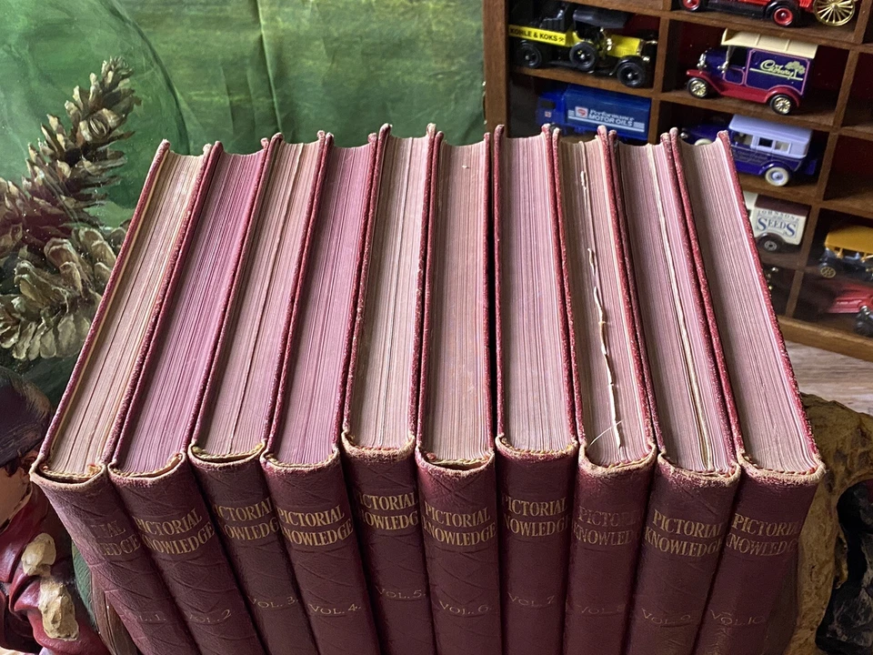 NEWNES PICTORIAL KNOWLEDGE, 10 VOLUME SET Encyclopaedia - Image 4 of 4