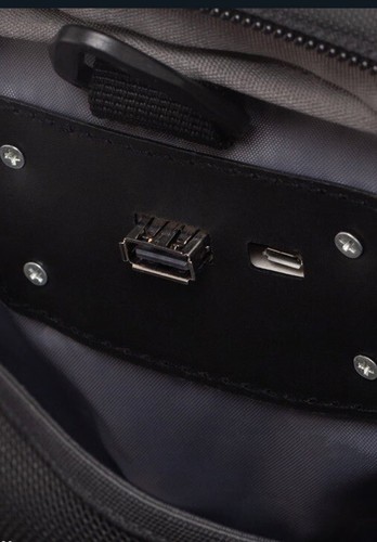 ZAINO ALIMENTATO IL FLASH ILLUMINATO - Foto 6 di 7