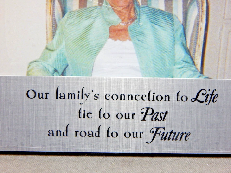 Nuevo con etiquetas Ganz Treasured Memories Great Grandma marco de metal 4' x 6" Foto 3 de 4