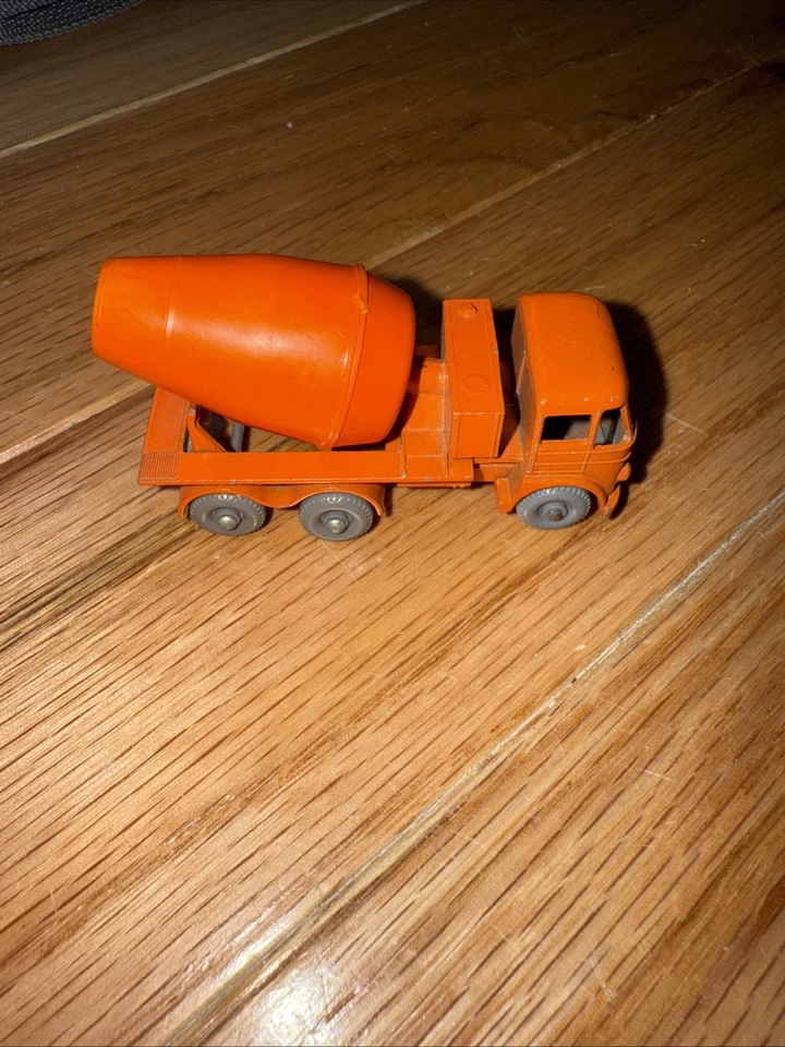 LESNEY MATCHBOX NO.26 FODEN CEMENT MIXER TRUCK - Image 2 of 4