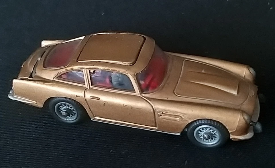 *** JAMES BOND - ASTON MARTIN DB5 *** CORGI TOYS SCALA 1:43 DEL 1965 !!! - Immagine 2 di 4