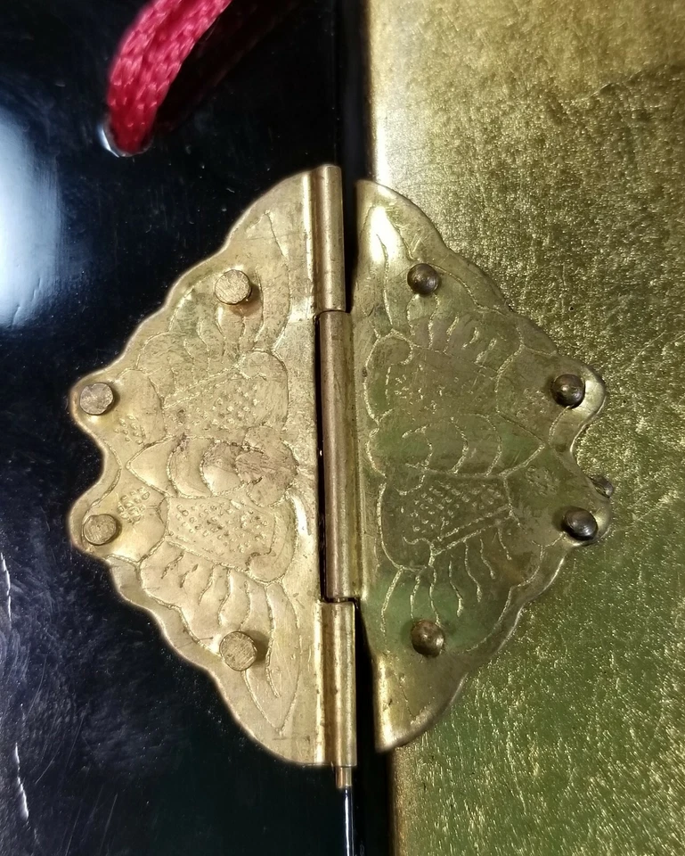 Photo Album Black Pages Vietnamese Symbol Large Black Gold Hinged Hard Shell A14 - Image 2 of 4