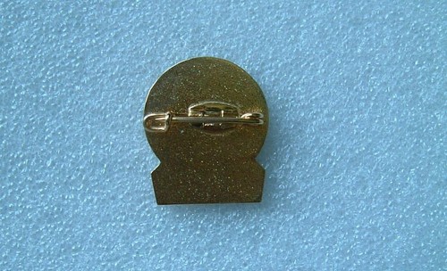 BOROUGH BOWLING ASSOCIATION COLCHESTER 1904 - 2004 ENAMEL BADGE - Picture 2 of 2