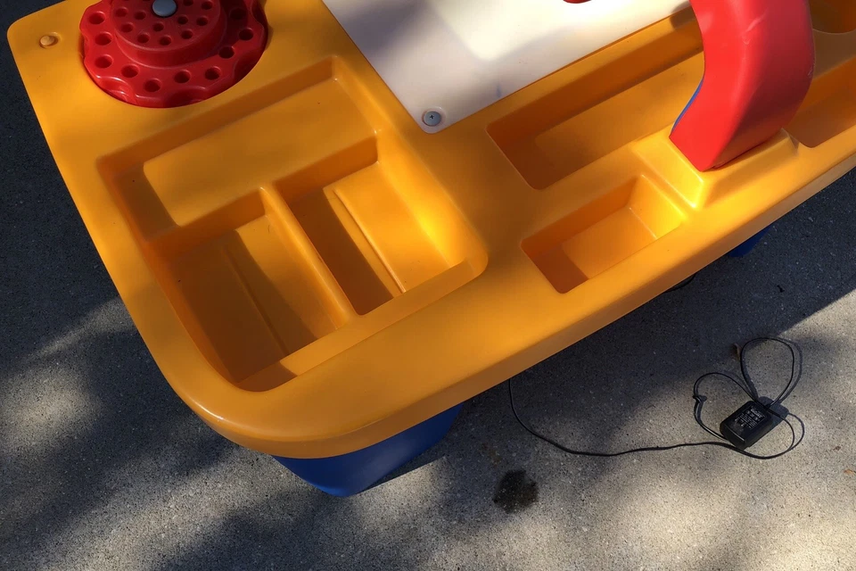 Стол для эскизов Little Tikes в комплекте со стулом с подсветкой  - Изображение 3 из 4