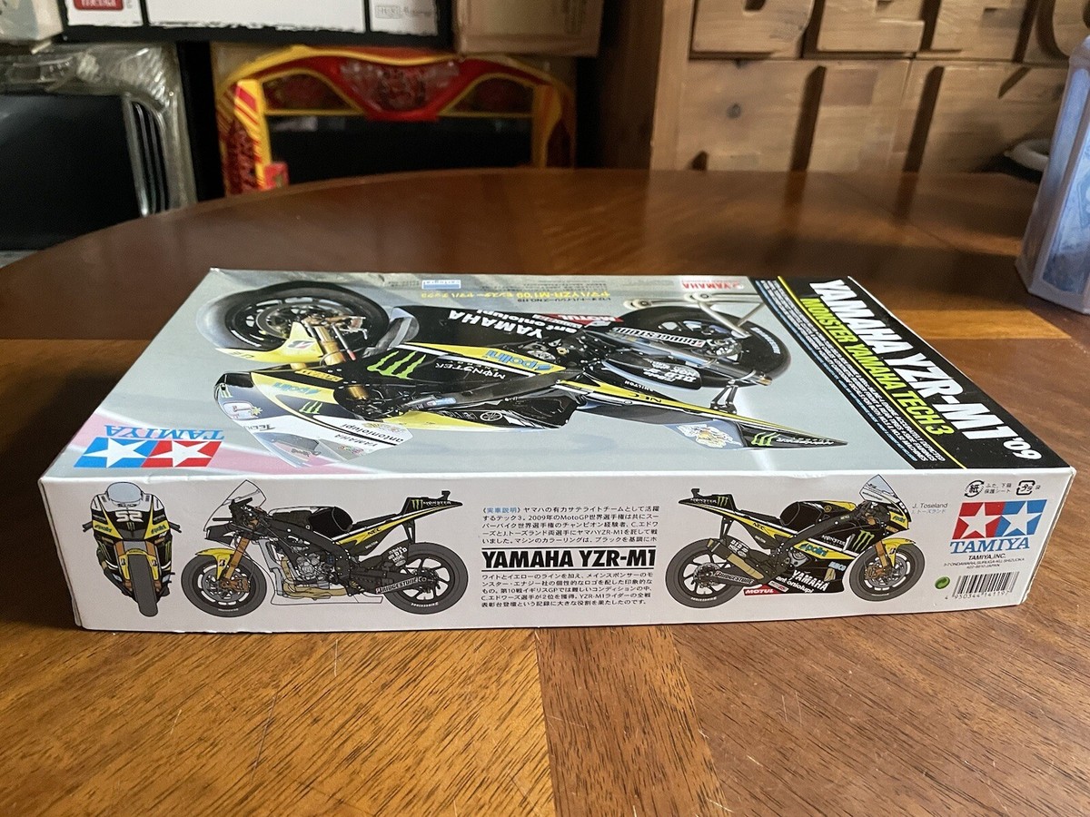 Tamiya 14119 1/12 Yamaha YZR-M1'09 Monster Yamaha Tech 3 Motorbike