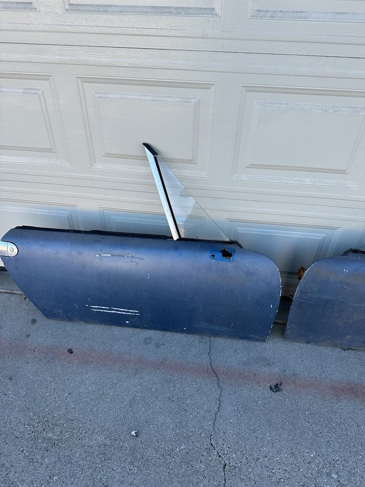 Оригинальная правая и левая дверь для Porsche 914 1970–1974 годов выпуска в комплекте со стеклом двери - Изображение 2 из 4