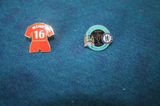 (499) TWO CHELSEA FOOTBALL CLUB METAL PIN BADGES