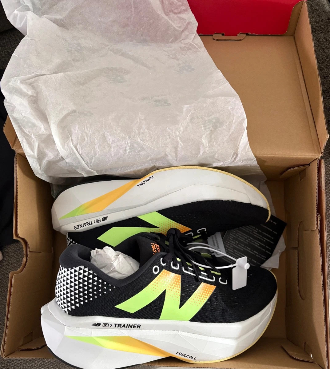 Zapatillas New Balance FuelCell SuperComp Trainer v3 Negro Lima Blanqueado Glo p
