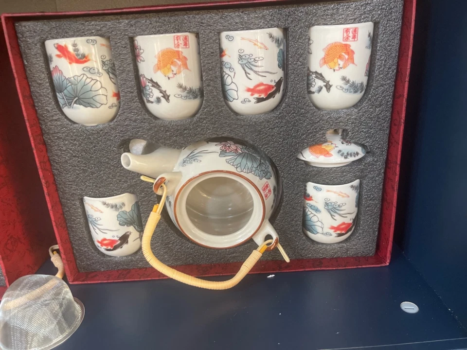 Este es un juego de utensilios de té con un estilo de diseño tradicional chino. Consiste en o Foto 2 de 4