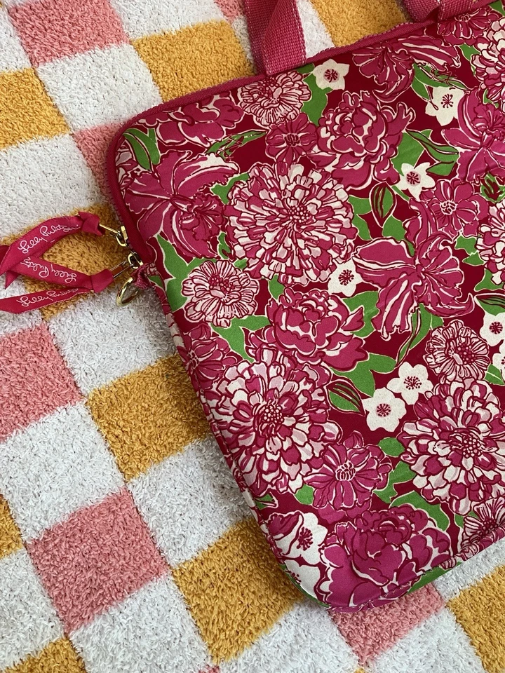 Capa para laptop Lily Pulitzer com alças, rosa 15” x 11,5” - Imagem 3 de 4