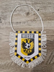 FANION WIMPEL PENNANT BANDERIN 9x11cm VITESSE ARNHEM (Netherland
