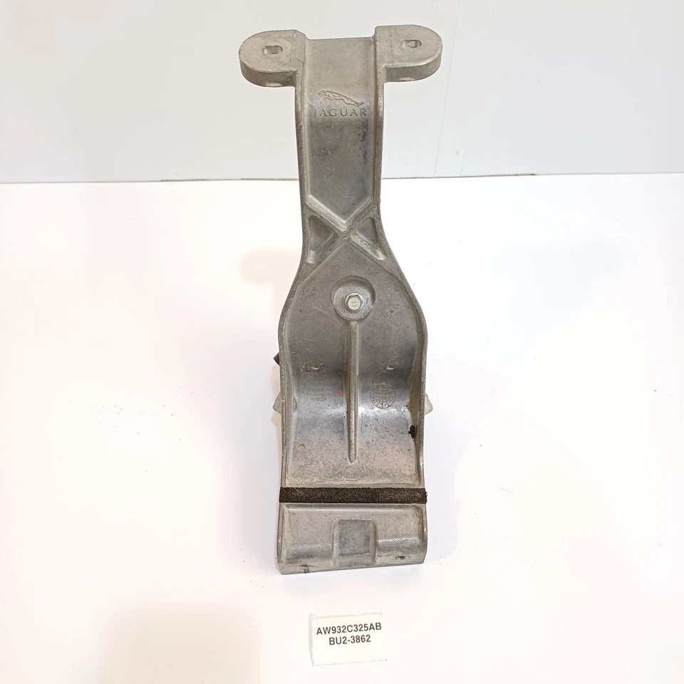 2010-2018 Jaguar XJ ABS PUMP MOUNT BRACKET AW932C325AB - Изображение 2 из 4