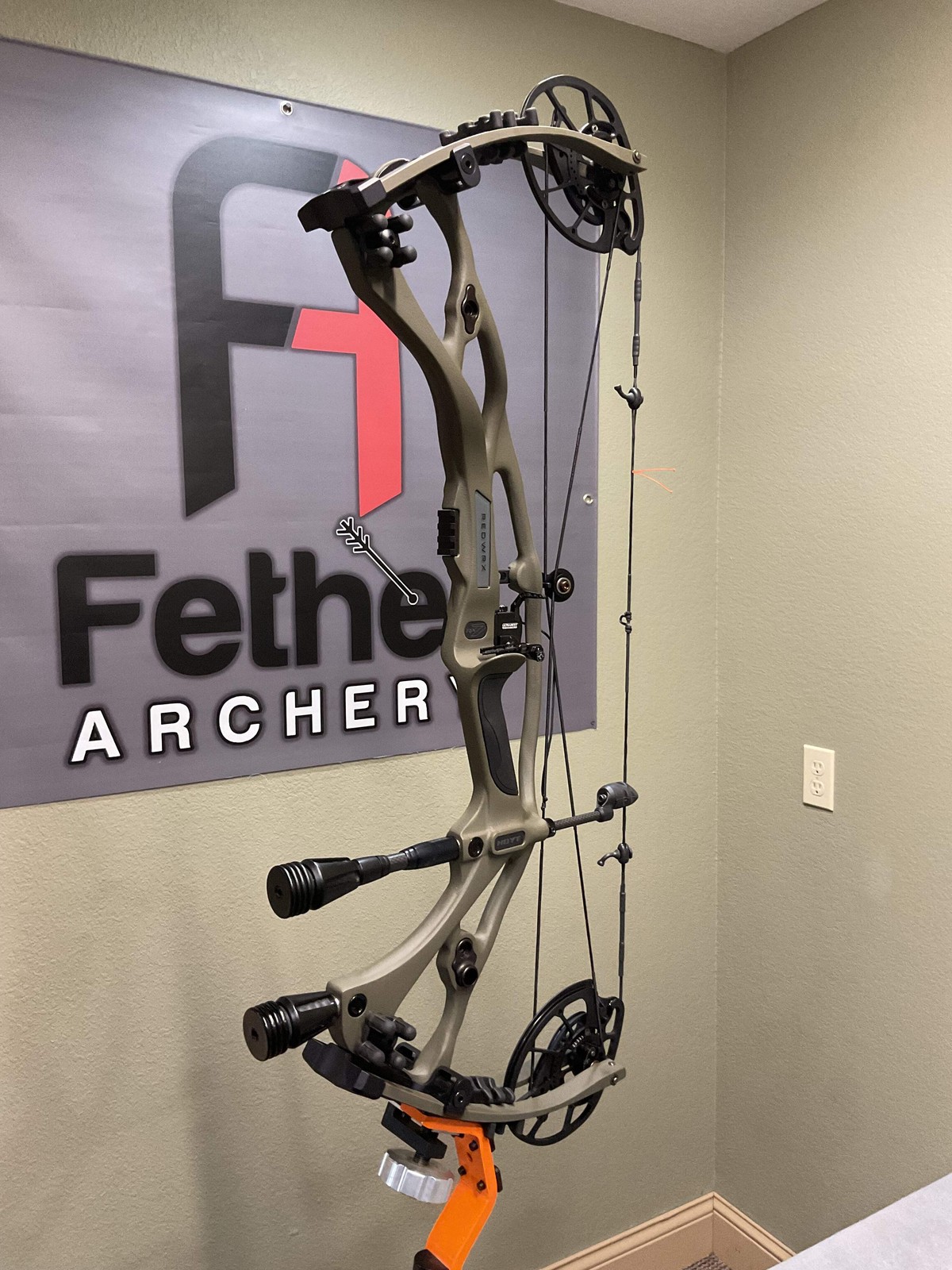 Hoyt RX-7 RH 65lb 28in DL Wilderness