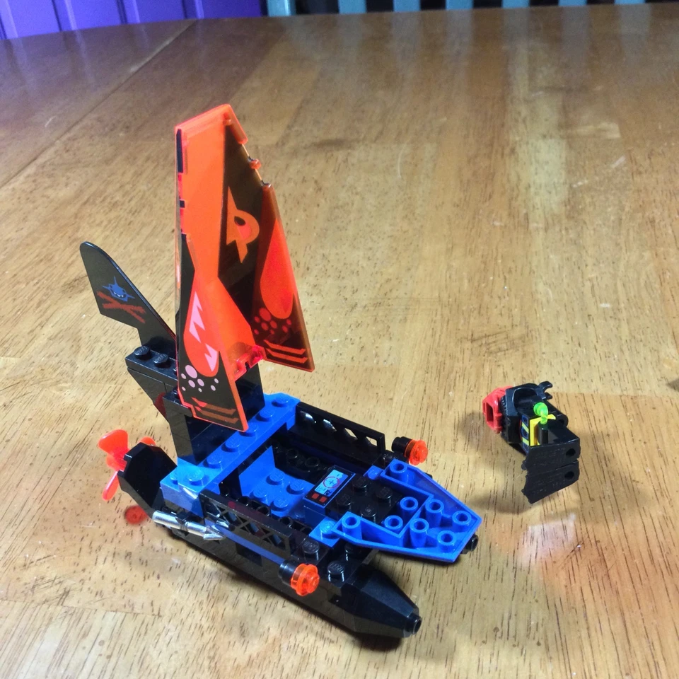 LEGO 6135 Aquazone Aquasharks: Spy Shark Complete w/ Instructions Preowned - Image 3 of 4