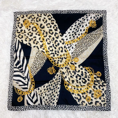 Foulard Christian Dior imprimé léopard 55 cm coton noir blanc unisexe