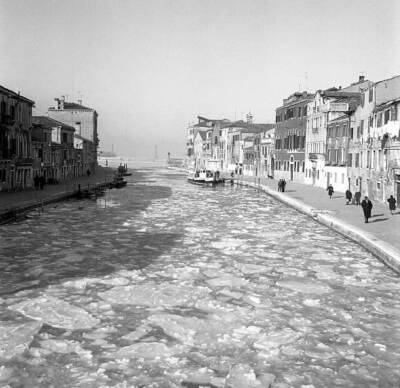 General View Of Ice On The Grand Canal During The Cold Wave - 1963 Old Photo
