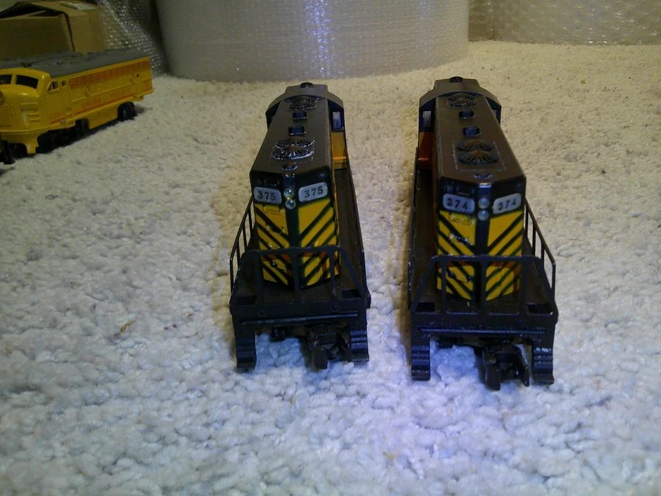 S GUAGE AMERICAN FLYER #374-375 T&P DIESELS - Image 4 of 4