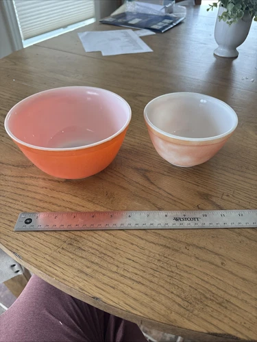VINTAGE ORANGE PYREX 402 1-1/2 QT BOWL & 401 1 1/2 Pt. Worn Paint