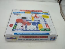 ELENCO Snap Circuits Jr.� 100 Experiments Electronics Discovery Kit