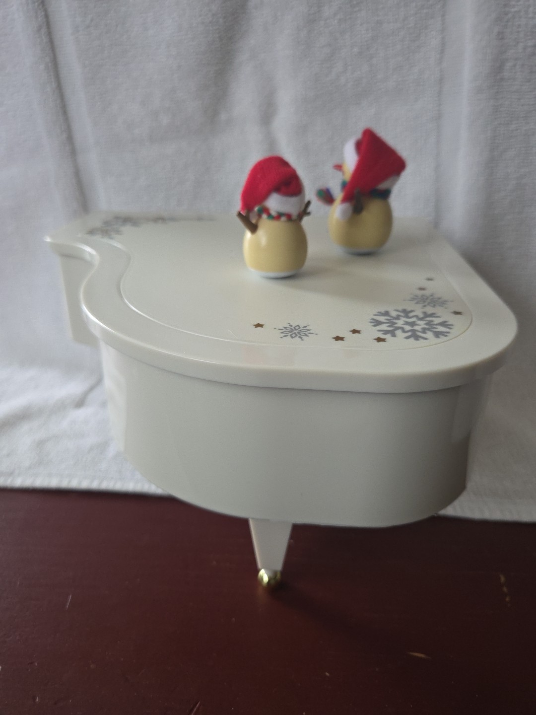 Vintage MAGICAL CHRISTMAS PIANO Plays 12 Christmas Songs 2005