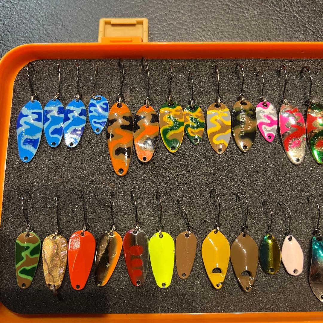 98 trout spoons with case - Image 6