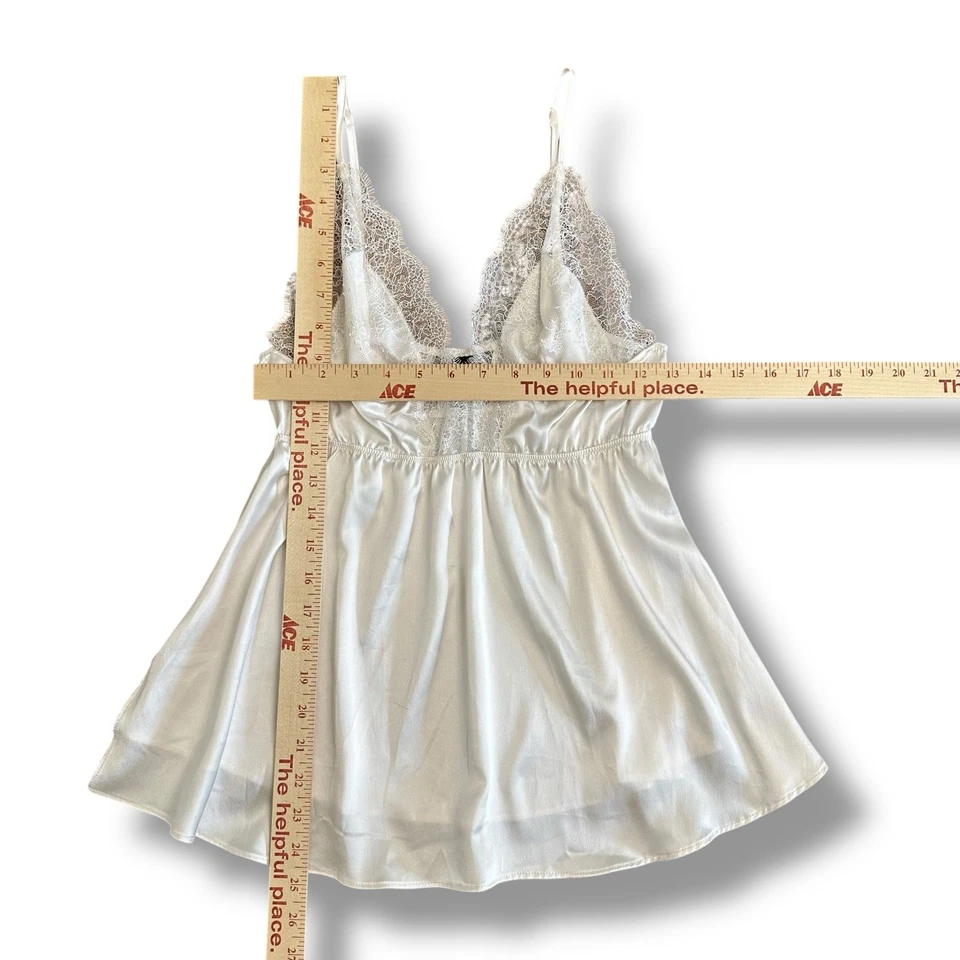 Babydoll Victoria’s Secret Chantilly de encaje sin cordones para mujer talla S blanco satinado Foto 3 de 4
