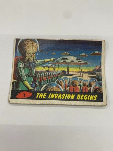 1962 Topps Mars Attacks #1 The Invasion Begins — Raw
