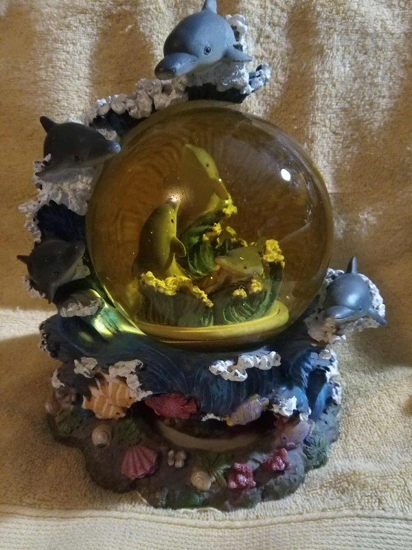 Water globe musical dolphins fish shell plays chariots of fire 9" tall x 7" long