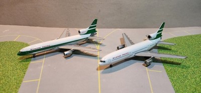 SJ-CATHAY PACIFIC L-1011 ''SUPER TRISTAR'' SET OF TWO 1:500 SCALE DIECAST MODELS