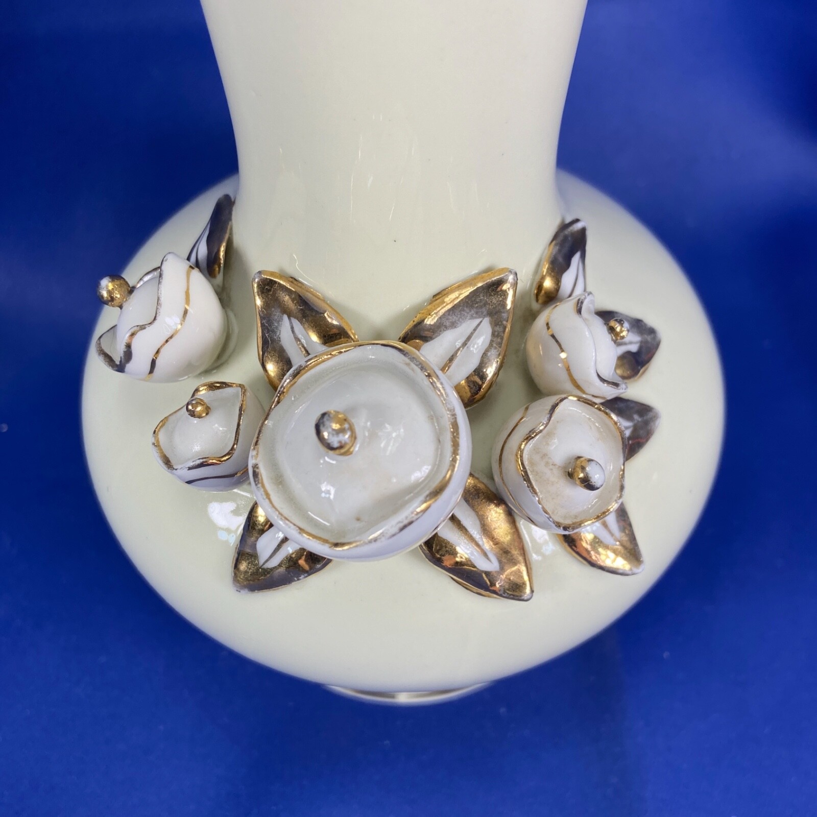 RARE Vintage LEFTON Vase Hand Painted White & Gold w/Applied Flowers c.1950-1955