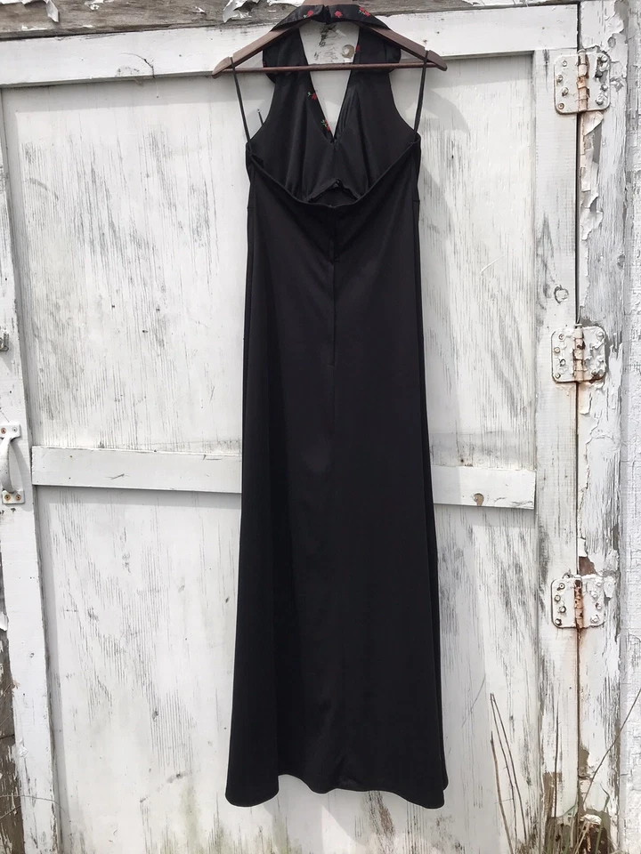 Винтажное макси-платье с бретелью через шею 70-х с атласным розовым воротником черное полиэстер диско готическое 11 13 - Изображение 3 из 4