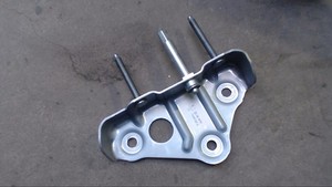 Halter Träger Querträger 1T1857021A VW Touran 2.0 TDI DPF Bj 2005 1 T 2060522