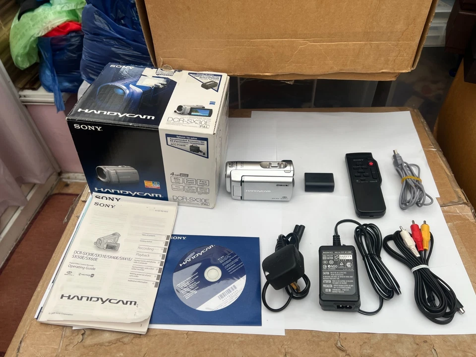 Sony Handycam DCR-SX30E Handheld Digital Camcorder Silver W box & case etc - Image 2 of 4
