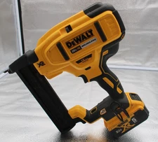 Dewalt DCN681 20V MAX XR Brushless 18 GA Narrow Crown Stapler W/5Ah Battery (C)