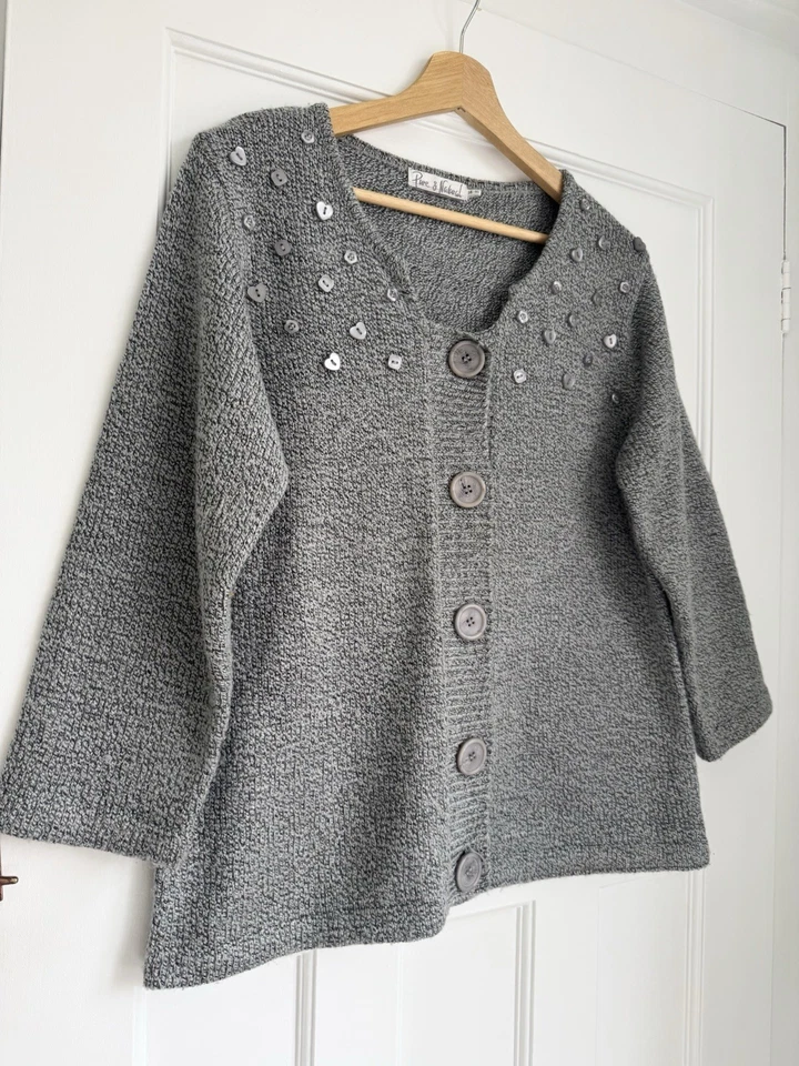 PURE & NATURAL Women’s Chunky Knit Cardigan Size 14-16 Grey Heart Flower Buttons - Image 4 of 4