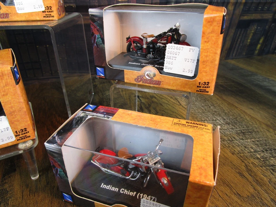 Lot 6 BRAND NEW 1/32 Scale INDIAN Die-Cast & Plastic Motorcycle Models NEW-RAY - Image 4 of 4