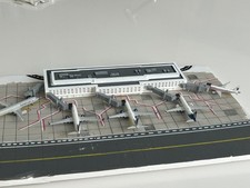 1:400 Scale Model Airport Terminal (comes with jetways)  Fits Up To 5 Aircraft