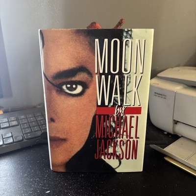 Moonwalk: A Memoir - By Jackson, Michael 2009 HC Edition W/DJ