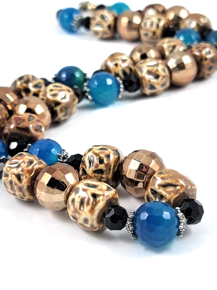 Collar Largo Cuentas Piedra Azul (¿Calcedonia?), cerámica marrón facetada de cobre Foto 3 de 4