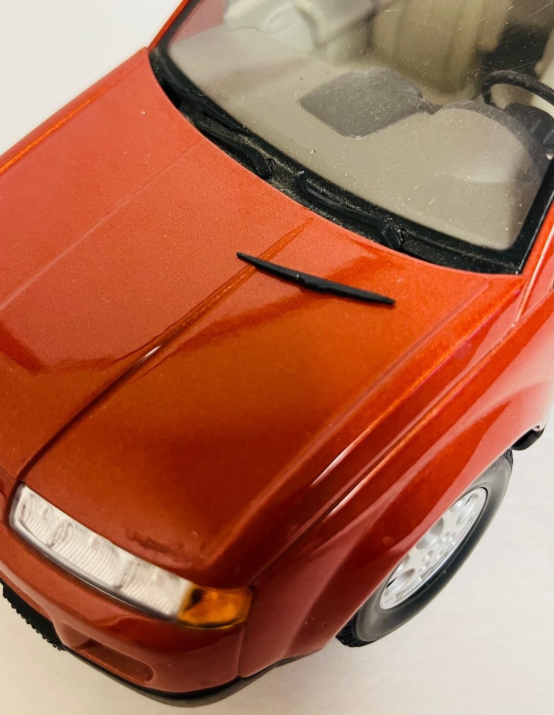 AUTOart 2002 Saturn Vue Dealer Diecast 118 Scale Replica Metallic