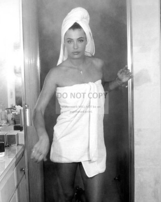 KELLY LeBROCK ACTRESS AND MODEL PIN UP - 8X10 PUBLICITY PHOTO (RT816