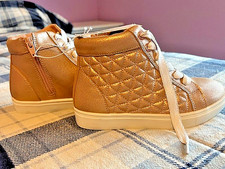 NWB Cat and Jack little girls gold glitter high-top sneakers sz. 1