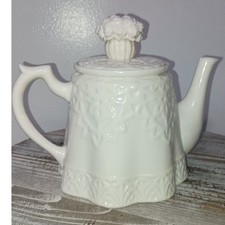 LENOX: Tetera Despensa Mayordomo, Porcelana, Tapa de Ramo de Flores de Encaje Blanco, Usada