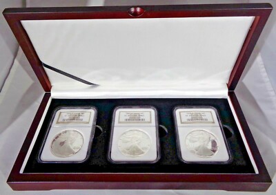 Wood Display Box For 3 Certified Coin Slab NGC, PCGS or ANA - Mahogany Finish