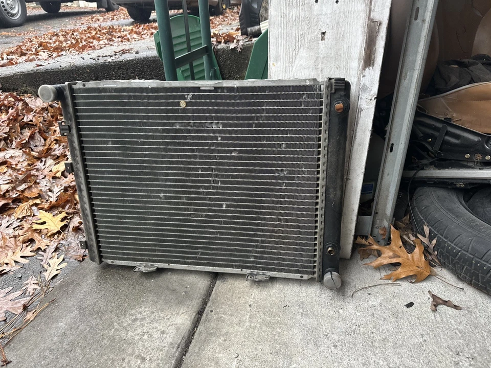 Radiador 17-1/2 tanque plástico aluminio para Mercedes 190E 1984-1988, 1991-1993 Foto 2 de 3