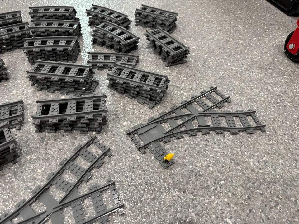 Lote 32 Rectos, 52 Curvas 2 Interruptor, 79 Flex Genuino Lego Tren Pista Gris Piezas Foto 2 de 4