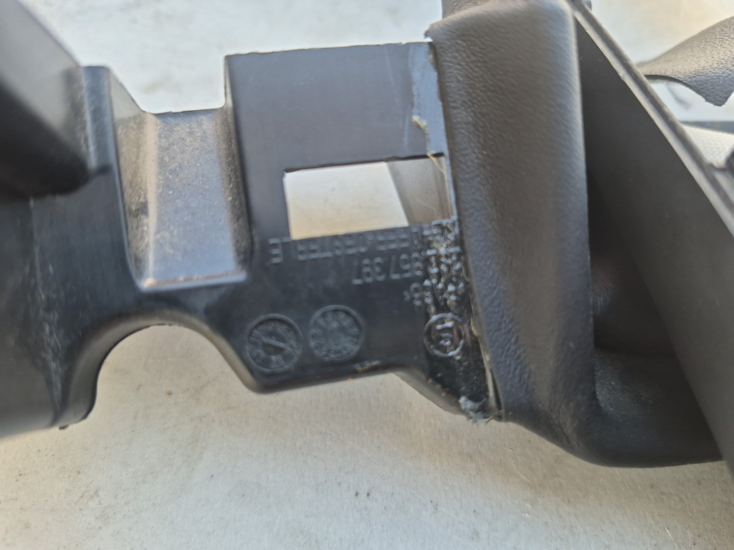 22 Bentley Flyong Spur Under Column Dash Trim Piece Trim 3SD857397 Beluga