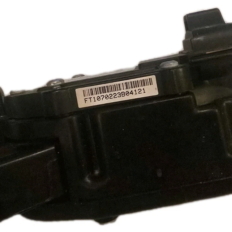 Pedal acelerador Ford Mustang 2005-2010 usado y probado 8 pines con almohadilla de pedal negra Foto 2 de 4