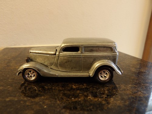 RAW ZAMAC 1933 FORD SEDAN DELIVERY 2000 JOHNNY LIGHTNING HOT RODS 1:64 DIE-CAST