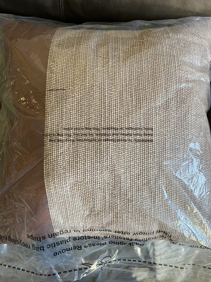 almohada umbral studio mcgee Foto 2 de 4